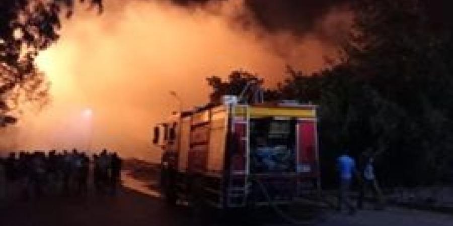 سوهاج..السيطرة علي حريق حوش بدار السلام