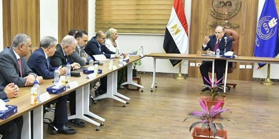 رئيس هيئة الدواء المصرية يبحث مع سفير كوبا آفاق الشراكة في التصنيع الدوائي