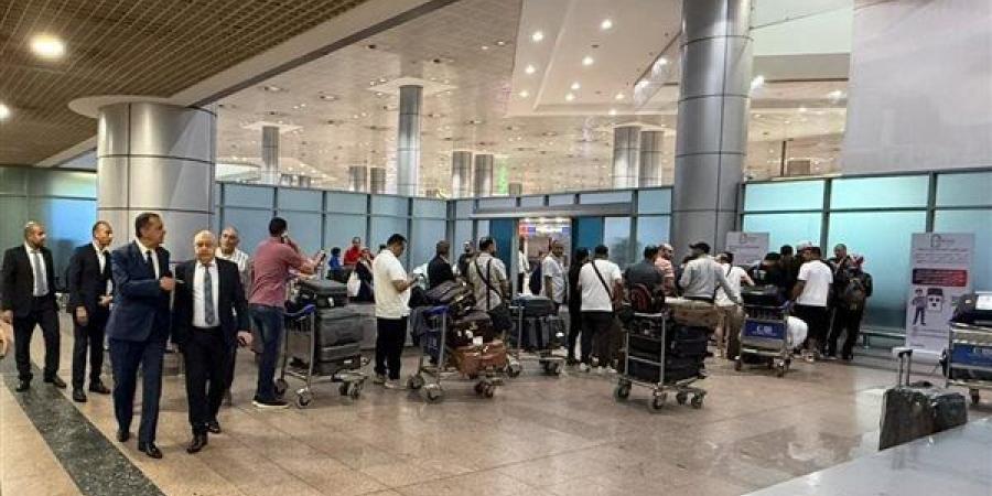الجمارك: زيادة عدد العاملين بمطار القاهرة لدعم التسجيل الإلكتروني للهواتف المحمولة