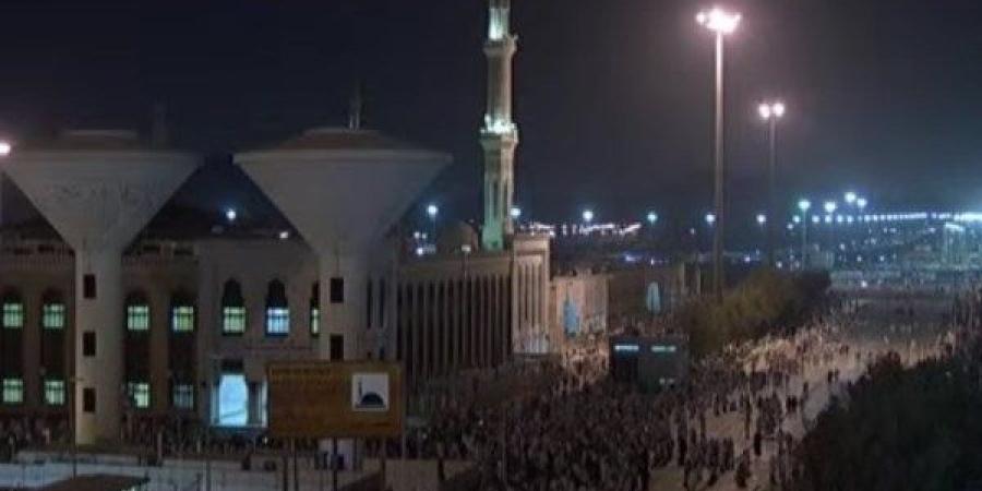 بث مباشر.. حجاج بيت الله يتوافدون على جبل عرفات لأداء صلاة الفجر