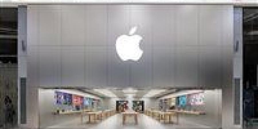 وزير التجارة الخارجية يدعو لفتح متجر "أبل" محليا