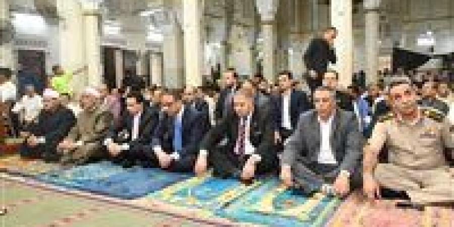 محافظ الفيوم يؤدي صلاة عيد الأضحى المبارك بمسجد ناصر الكبير