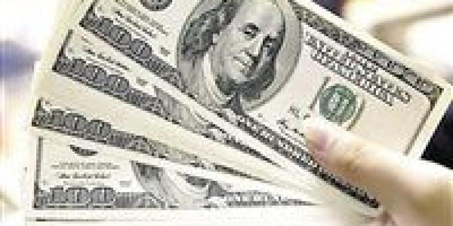 الدولار يتراجع للأسبوع الثاني وترقب بيانات الوظائف يزيد الضغوط