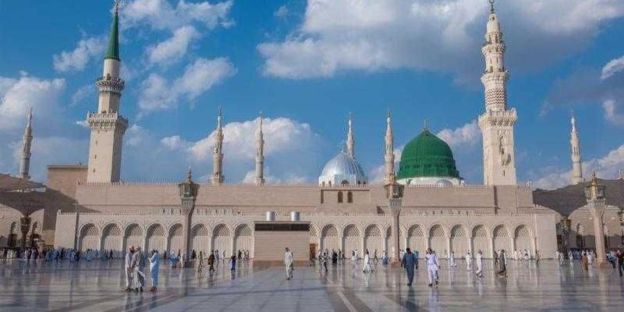 دعاء زيارة المسجد النبوي.. ما يستحب للزائر فعله وقوله عند قبر الرسول