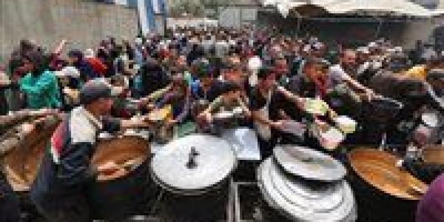 مؤسسة غزة الإنسانية تبدأ توزيع المساعدات عبر الشاحنات وسط استمرار القصف الإسرائيلي