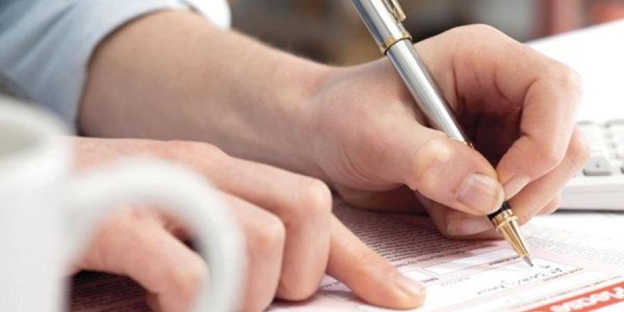 هل تفرض البنوك رسوما إدارية عند فتح حساب التوفير؟