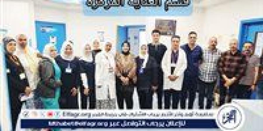 المشرف العام على مستشفيات أمانة المراكز الطبية المتخصصة بالإسكندرية تتابع حالة شاب حرجة