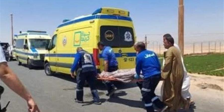 إصابة 12 بينهم أم وطفلان بحادث تصادم سيارة سوزوكي مع تروسيكل بالفيوم