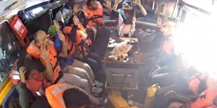 تفاصيل سيطرة الجيش الإسرائـ.يلي على سفينة مادلين المتجه لـ غـ.زة