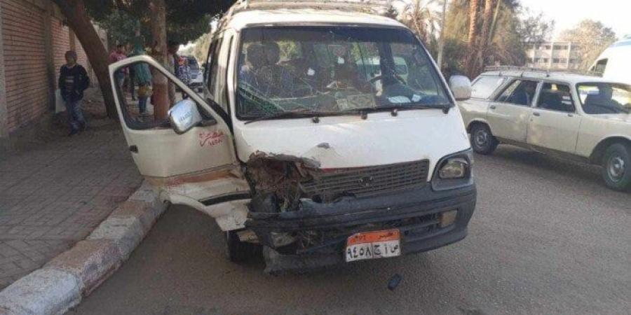 إصابة 8 أشخاص إثر حادث انقلاب سيارة ميكروباص أعلى كوبري الفحص ببنها