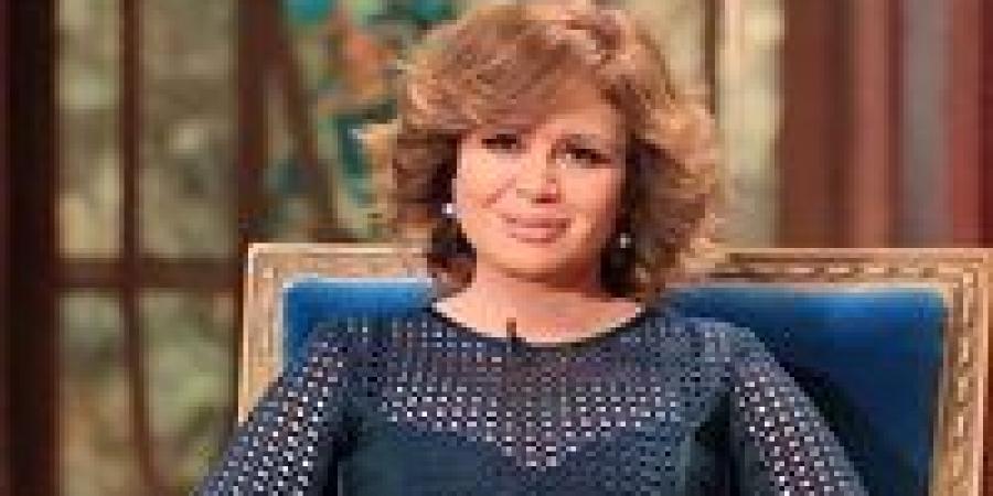 «مش الحجة أفضل من الساحل!».. إلهام شاهين ترد على متابعة انتقدت صورها في المصيف