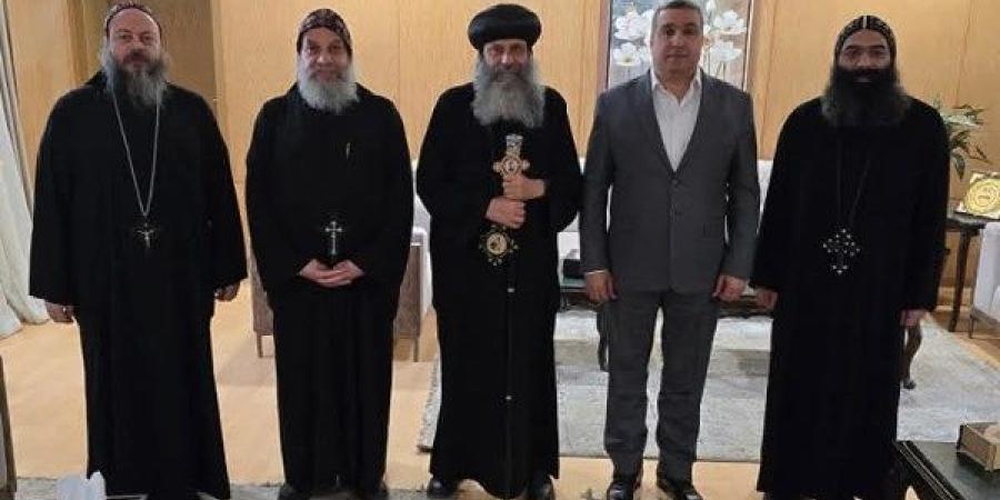 رئيس الدير المحرق يزور مديرية أمن أسيوط للتهنئة بالعيد