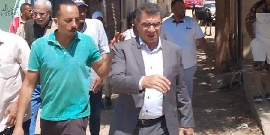 حملات نظافة ورفع مخلفات تعيد الانضباط والشكل الحضاري لمنطقة مساكن الشهداء بالأربعين