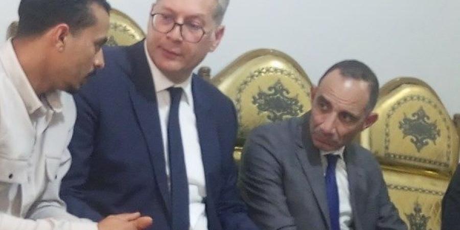 مصر لا تنسى أبطالها.. وزير البترول يقدم واجب العزاء لأسرة البطل خالد عبد العال