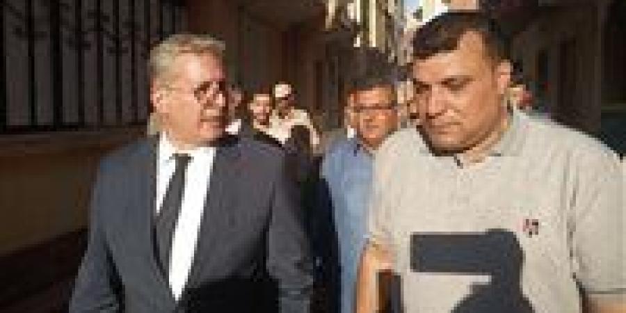 وزير البترول يقدم واجب العزاء لأسرة البطل خالد شوقى ويدعم أسرته بوديعه مليون جنيه