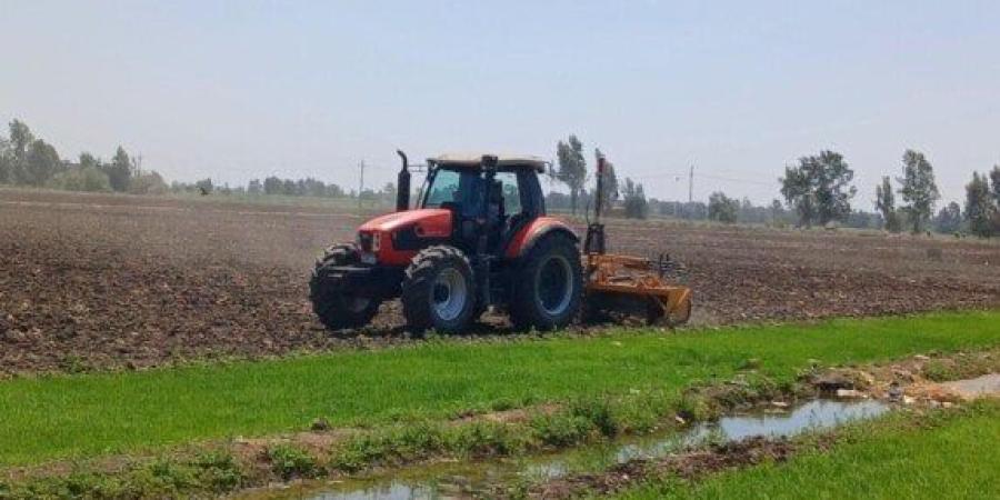 الجهاز التنفيذي لمشروعات تحسين الأراضي يتفقد سير العمل بمحطات الزراعة الآلية بالغربية