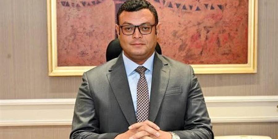 "الشربيني" يُشدد على ضرورة المتابعة الميدانية للمشروعات.. والالتزام بتسليم قطع الأراضي