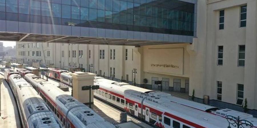 بيان عاجل من النقل بشأن واقعة تكسير لمبات أحد القطارات الروسية