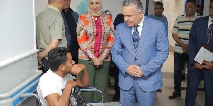 رئيس جامعة السويس يتفقد العيادات الخارجية في أول أيام العمل بعد إجازة عيد الأضحى