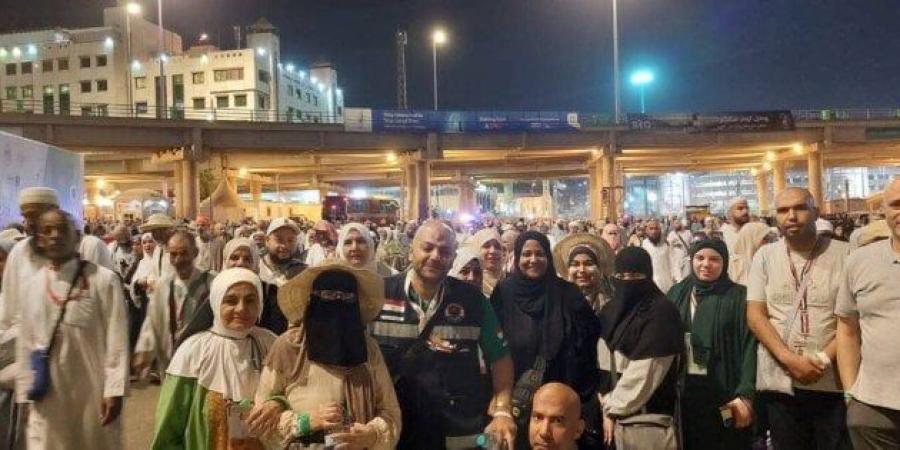 محافظ الإسماعيلية يتابع حجاج الجمعيات الأهلية بالإسماعيلية ويهنئهم بإتمام مناسك الحج