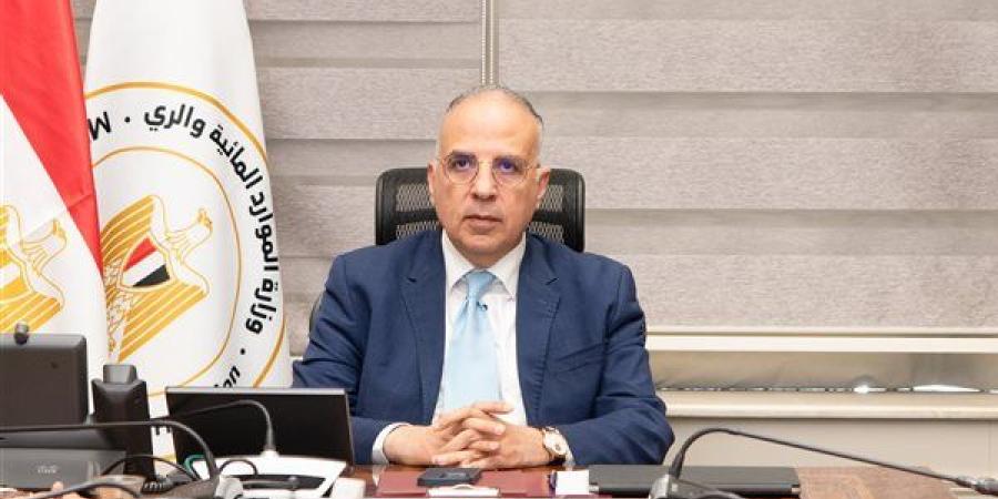 واصلوا العمل بتفاني.. وزير الري يوجه رسالة للعاملين بالمنظومة
