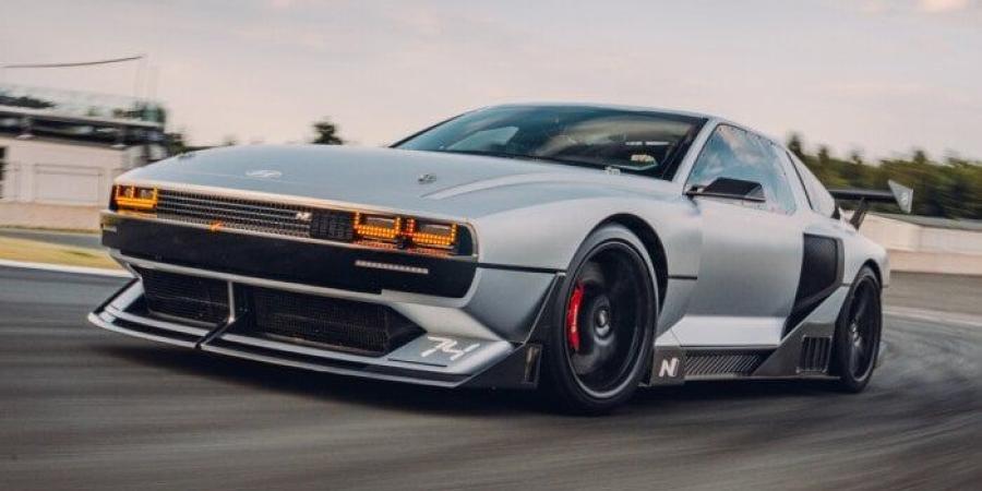 تجمع بين أصالة السبعينات وتقنيات المستقبل.. سيارة هيونداي Pony Coupe