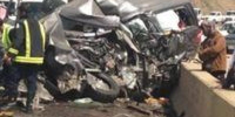 مصرع شخص وإصابة آخر في حادث ميكروباص بطريق مصر الإسماعيلية الصحراوي