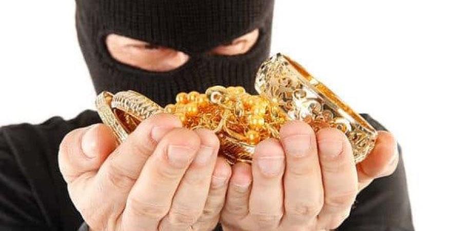 بقيمة مليون جنيه.. 3 شقيقات تتهمن حارسة عقار بسرقة مصوغات ذهبية وعملات أجنبية بالإسكندرية