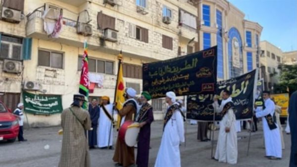 احتفالاً برأس السنة الهجرية.. انطلاق موكب الطرق الصوفية من أمام مسجد صالح الجعفري