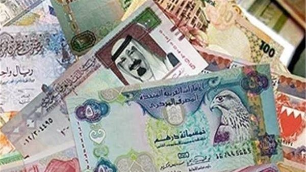 سعر العملات العربية مقابل الجنيه خلال عطلة البنوك