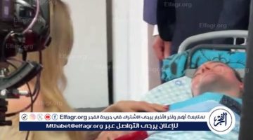 موقف إنسانى لـ أنجلينا جولي مع مصاب بضمور العضلات بمهرجان فينسيا