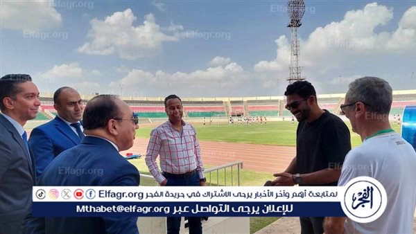 السفير المصري في كينيا يؤازر لاعبي الزمالك في التدريبات قبل لقاء الشرطة الكيني في الكونفدرالية