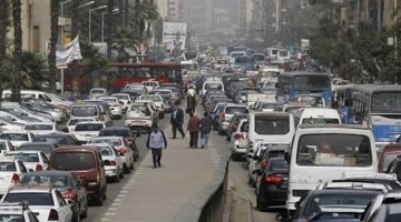 «قبل ما تتحرك من بيتك».. كثافات مرورية على أغلب طرق ومحاور القاهرة والجيزة