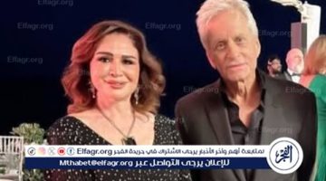 إلهام شاهين تشارك صورة مع النجم العالمي مايكل دوجلاس في مهرجان البحر الأحمر السينمائي الدولي